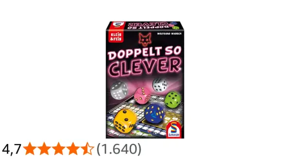 Brettspiel "Doppelt so clever" mit bunten Würfeln und Spielbrett. Die Anleitung ist Teil des Spiels.