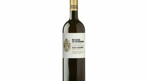 Eine Flasche Russiz Superiore Sauvignon Riserva, ein edler friulano wein aus dem Hause Felluga.