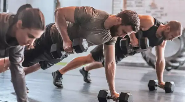 CrossFit: Czy to dla Ciebie? Zacznij treningi bez obaw!