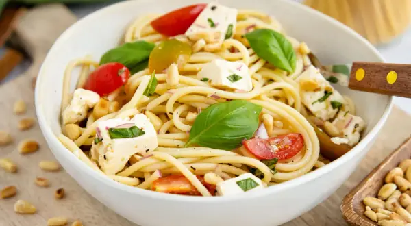 Spaghettisalat Rezept: Einfach, lecker & perfekt für jede Party