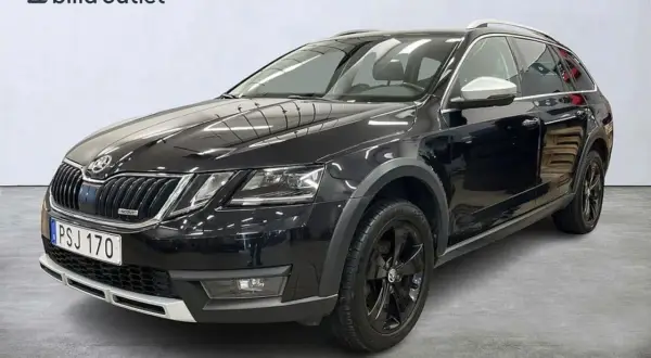 Svart Skoda Octavia Scout, registreringsskylt PSJ 170. En bil som kan ha ett problem, men ser fin ut.