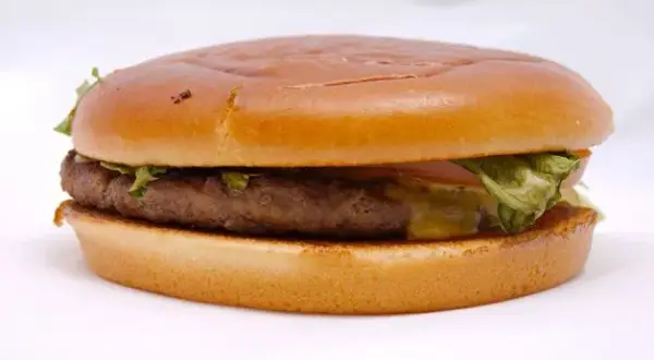 Ile kalorii ma hamburger z McDonald's? Ranking i porady!