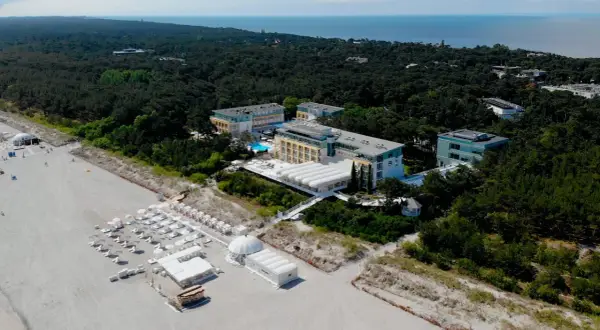 Hotel Bryza – ile ma lat i jak zmieniał się przez lata?