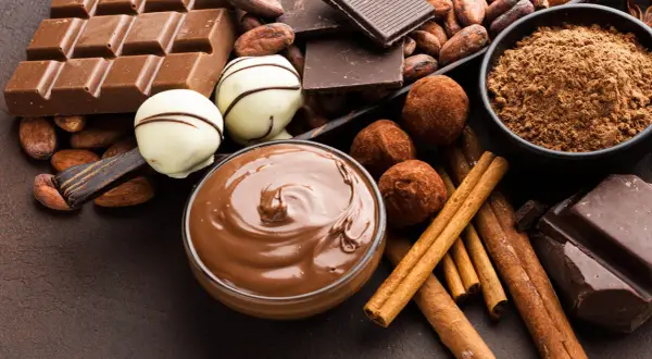 Czekolada: ile ma kcal? Gorzka, mleczna, biała wybierz świadomie!