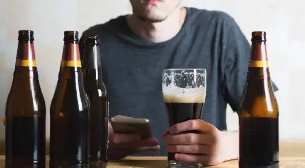 Ibuprom i alkohol: Czy można łączyć? Ryzyko i zasady bezpieczeństwa