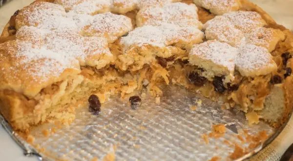 Jak podgrzać szarlotkę na ciepło, aby zachować jej smak i teksturę
