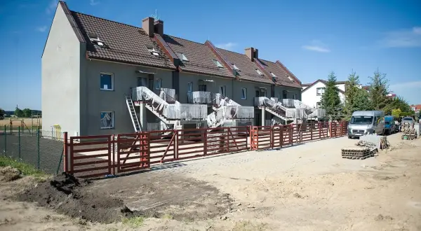 Dom za 400 tys. zł w Polsce? Sprawdź, co realnie zbudujesz!