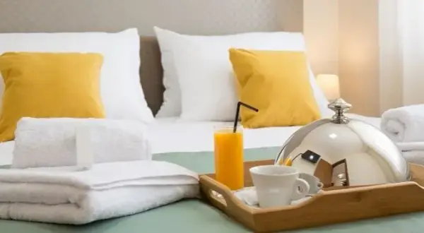 Palenie w pokoju hotelowym: Czy warto ryzykować karę?