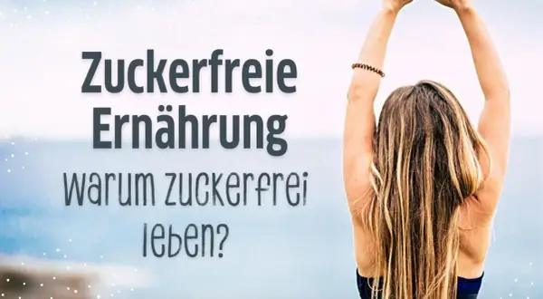 Frau mit erhobenen Armen vor blauem Himmel. Text: "Zuckerfreie Ernährung - warum zuckerfrei leben?".