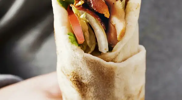 Co to jest kebab? Definicja, historia, skład i czy jest zdrowy?