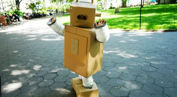Jak zrobić strój robota z kartonu - proste kroki i inspiracje
