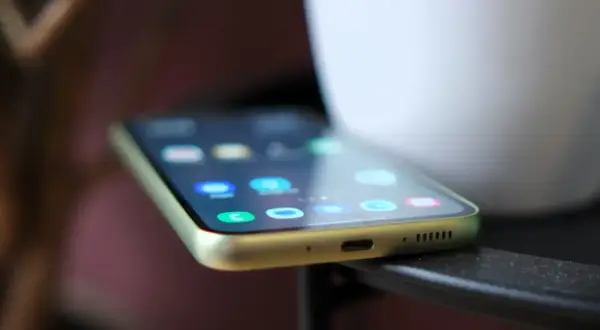 Nowy telefon z ikonami aplikacji. Dowiedz się, jak przenieść aplikacje iko na nowy telefon, aby mieć wszystko pod ręką.