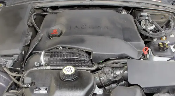 Jaguar XF 2.2 Diesel: Ekonomiczny wybór czy skarbonka? Sprawdź!