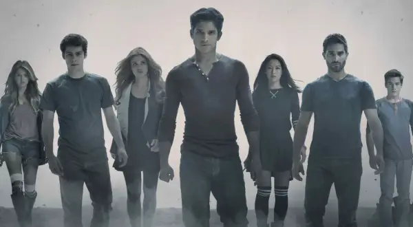 Nastoletni wilkołak obsada: Scott, Stiles, Lydia, Derek, Malia, Kira i Liam idą razem, gotowi na kolejne przygody.