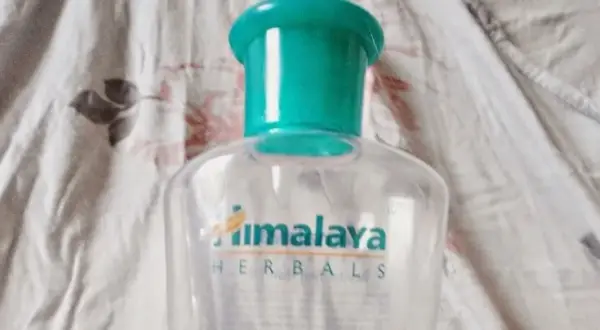 Olejek rewitalizujący z Himalaya Herbals - skuteczne składniki i opinie