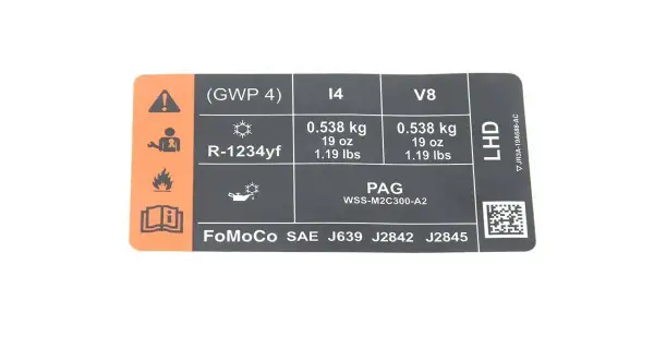 Naklejka informuje, ile czynnika do klimatyzacji (R-1234yf) potrzeba do napełnienia układu: 0.538 kg.