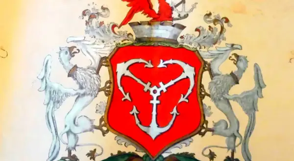 Herb Gdyni: czerwona tarcza z białym kotwicą, podtrzymywana przez dwa gryfy. Na górze czerwony gryf z koroną i kotwicą.