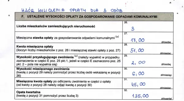 Deklaracja o wysokości opłaty za gospodarowanie odpadami komunalnymi dla 3 osób, z wyliczoną miesięczną i kwartalną opłatą.