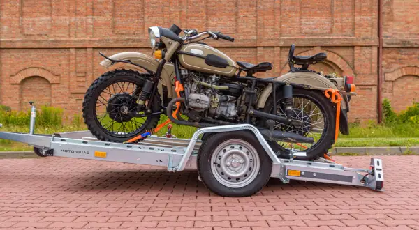Jak holować motocykl bezpiecznie i zgodnie z przepisami w Polsce