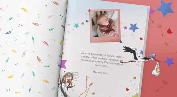 Gotowe dedykacje do książki: zdjęcie noworodka i bocian niosący dziecko. "Kochamy Cię najbardziej na świecie. Mama i Tata.