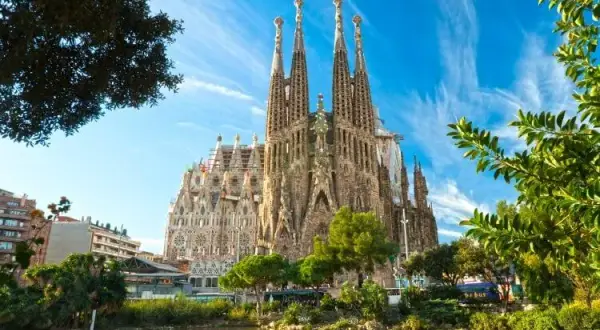 W jakim kraju gra Barcelona? Odkryj jej hiszpańskie korzenie