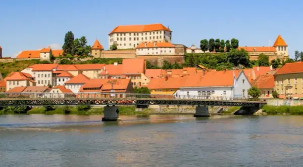 Ptuj atrakcje: odkryj niezwykłe miejsca i wydarzenia, które zachwycą