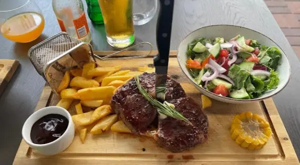 Dźwirzyno: Gdzie zjeść? Przewodnik po najlepszych restauracjach i smakach
