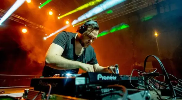 CEMF: Cekcyn i muzyka elektroniczna dlaczego to kultowy festiwal?