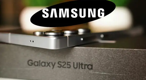 Nowe Samsung modele po kolei: Galaxy S25 Ultra w eleganckim opakowaniu.