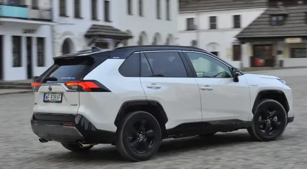 Toyota RAV4 IV - który silnik wybrać? Poradnik dla kupujących