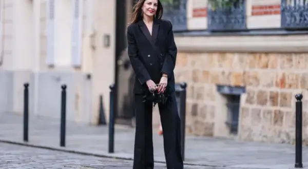 Jak ubrać się do teatru? Eleganckie stylizacje i unikanie gaf