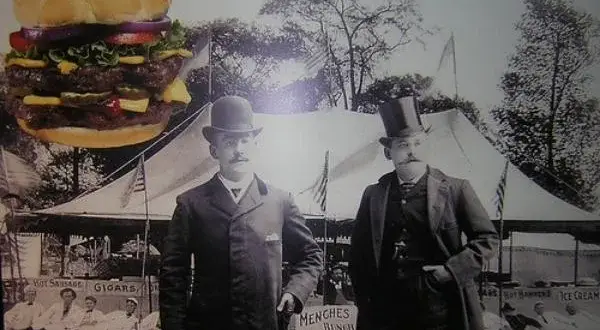 Kto wymyślił hamburgera? Niezwykła historia i wielu pretendentów