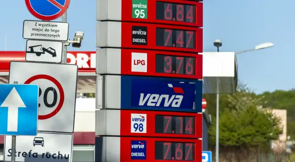 Ile kosztuje 1 litr benzyny? Sprawdź aktualne ceny i oszczędzaj