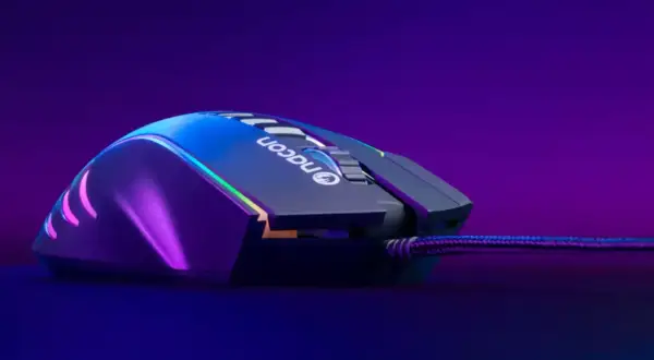 Gaming-Maus mit RGB-Beleuchtung. Bereit, die bluetooth maus verbinden und ins Spiel einzutauchen.