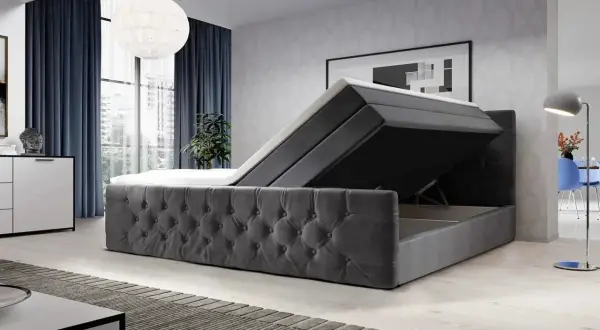 Modernes Boxspringbett mit Stauraum. Der Bezug ist aus grauem Samt, die Matratze ist hochgeklappt. Vielleicht ist das Boxspringbett zu hart?