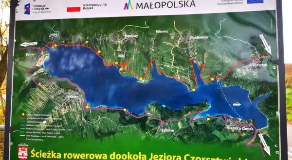 Mapa ścieżki rowerowej dookoła Jeziora Czorsztyńskiego. Trasa biegnie brzegami jeziora, oferując piękne widoki i atrakcje turystyczne.