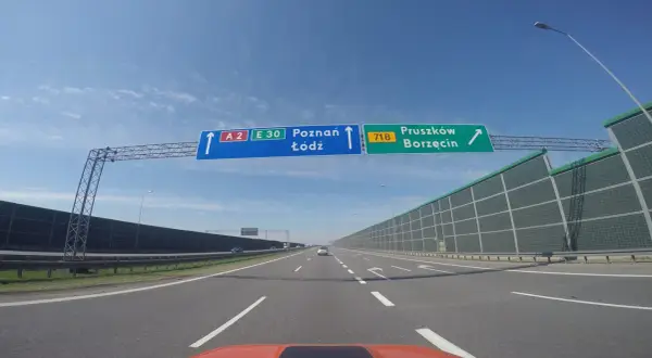 Ile można jechać ciężarówką na autostradzie? Sprawdź aktualne limity!