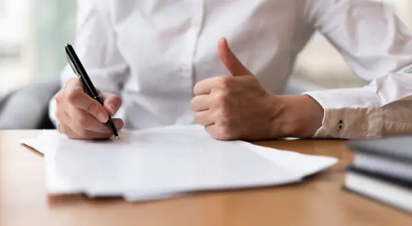 Jaka umowa jest najkorzystniejsza dla pracownika? Odkryj najważniejsze korzyści