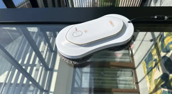 Bezpieczne mycie okien na wysokości: teleskop, robot czy firma?
