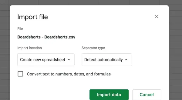 Ventana de importación de archivo CSV "Boardshorts.csv". Se puede crear una nueva hoja de cálculo o detectar el separador automáticamente.