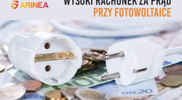 Wysoki rachunek za prąd przy fotowoltaice? Wtyczki i monety na banknotach sugerują kosztowną energię, mimo inwestycji w zielone źródła.