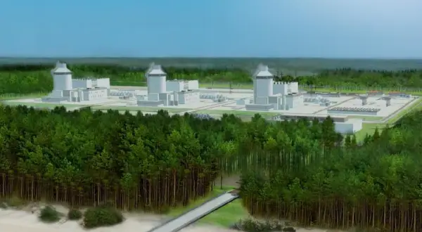 Wizualizacja elektrowni jądrowej otoczonej lasem, z widocznym mostem na pierwszym planie.
