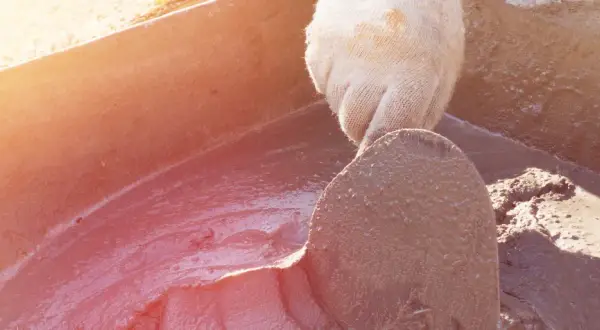 Jaki cement do murowania? Wybierz najlepszy dla trwałych konstrukcji