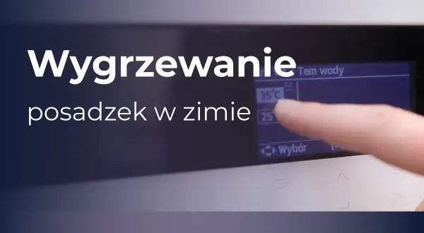 Wygrzewanie posadzek w zimie. Palec dotyka ekranu, ustawiając temperaturę podłogówki na 25°C.