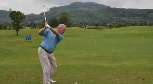Dorób golf do swetra: Poradnik krok po kroku po perfekcyjny efekt
