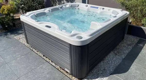 Jak wybrać idealne spa do ogrodu? Koszty, typy i pielęgnacja
