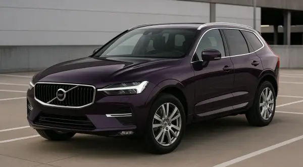 Elegancki, fioletowy Volvo XC60 na parkingu. Zastanawiasz się nad volvo xc60 wymiana oleju w skrzyni automatycznej koszt?