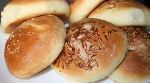 Pain burger maison : le secret des buns ultra-moelleux et faciles