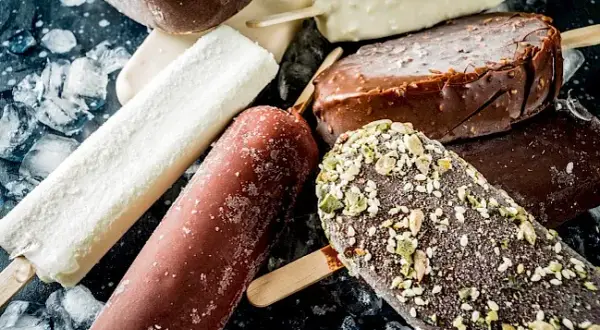 Ile kalorii mają lody? Zaskakujące fakty o ich kaloryczności