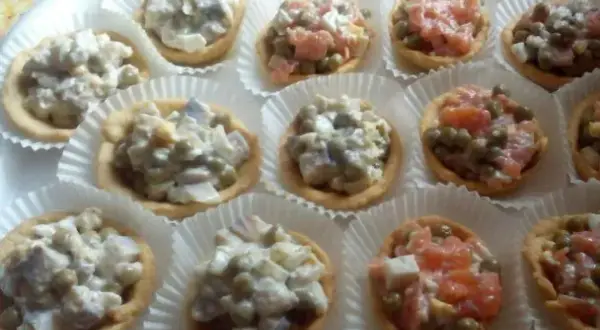 Gdzie kupić babeczki do sałatki jarzynowej? Sprawdzone miejsca i porady
